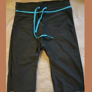 Capri style above the knee fitted short